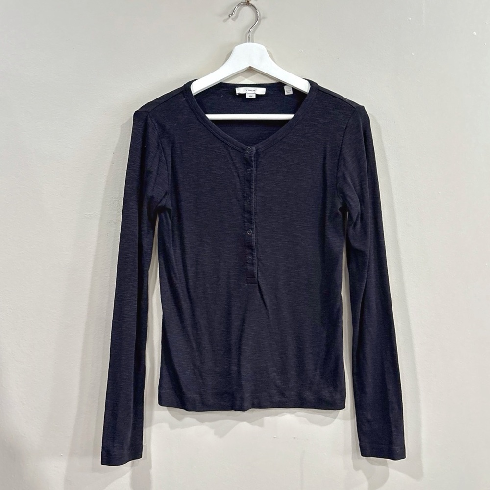 Vince Women’s Henley Top Medium Charcoal Gray Long Sleeve Minimalist Chic